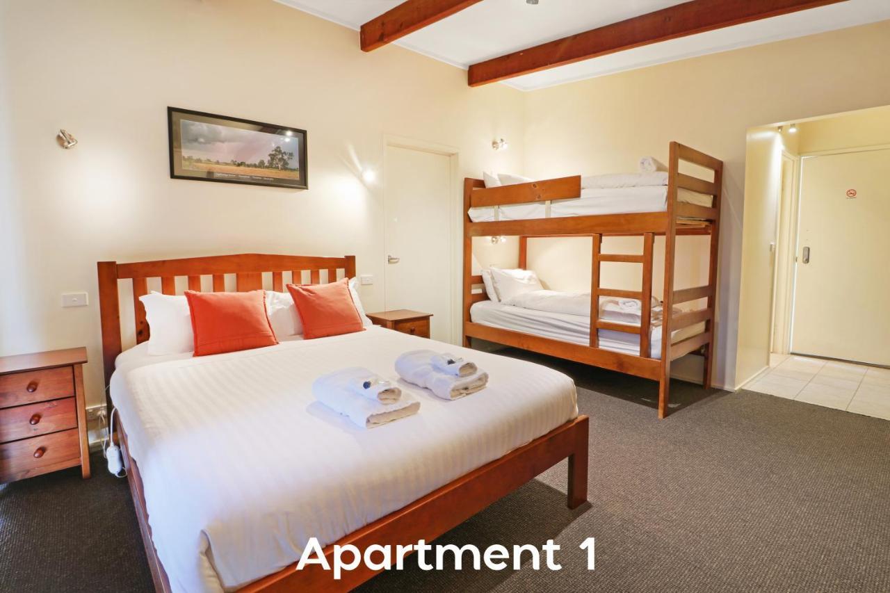 Off Mountain Accommodation Merrijig Extérieur photo
