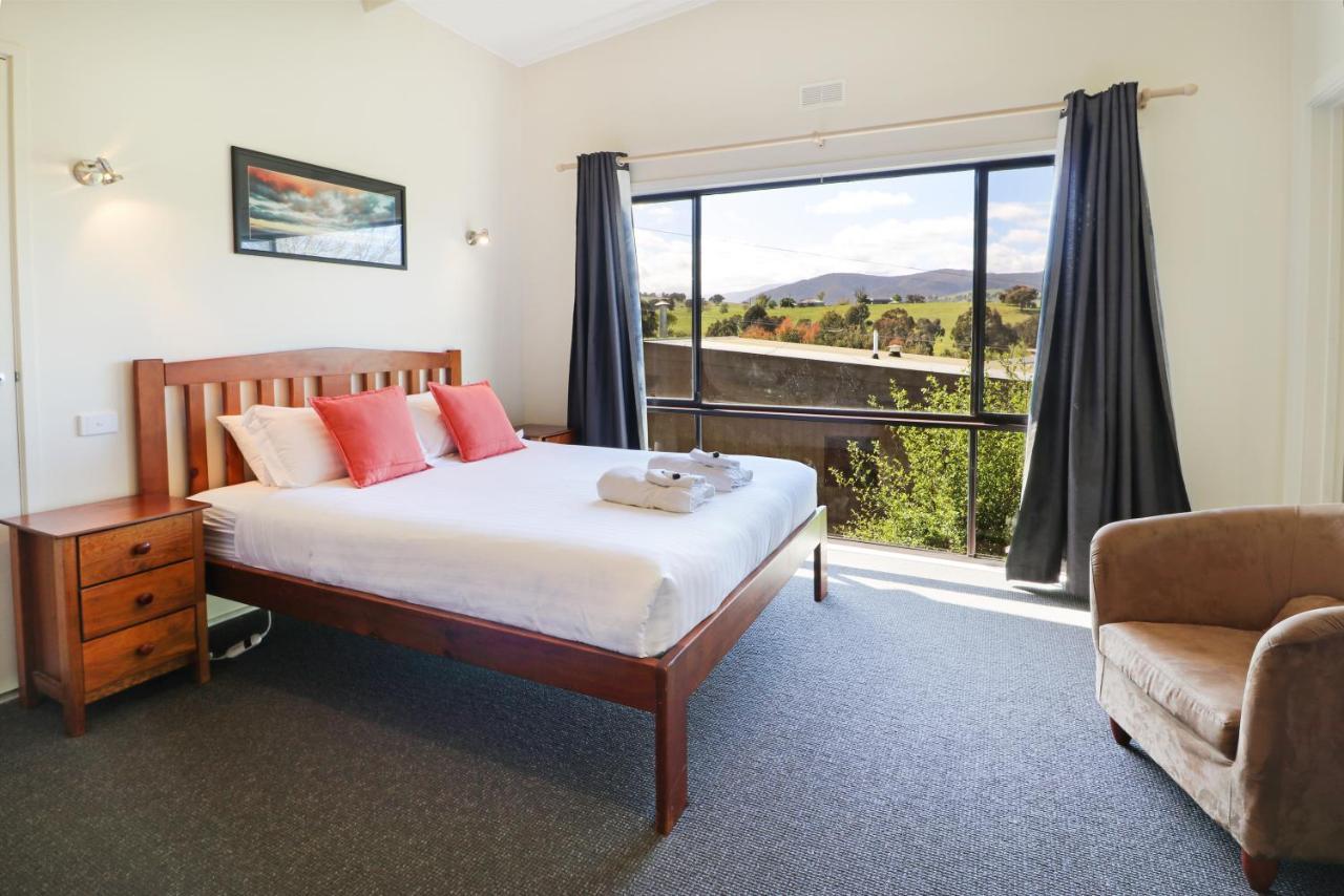 Off Mountain Accommodation Merrijig Extérieur photo
