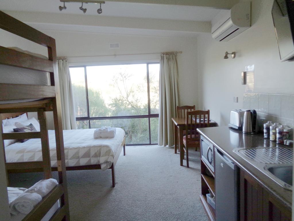 Off Mountain Accommodation Merrijig Extérieur photo