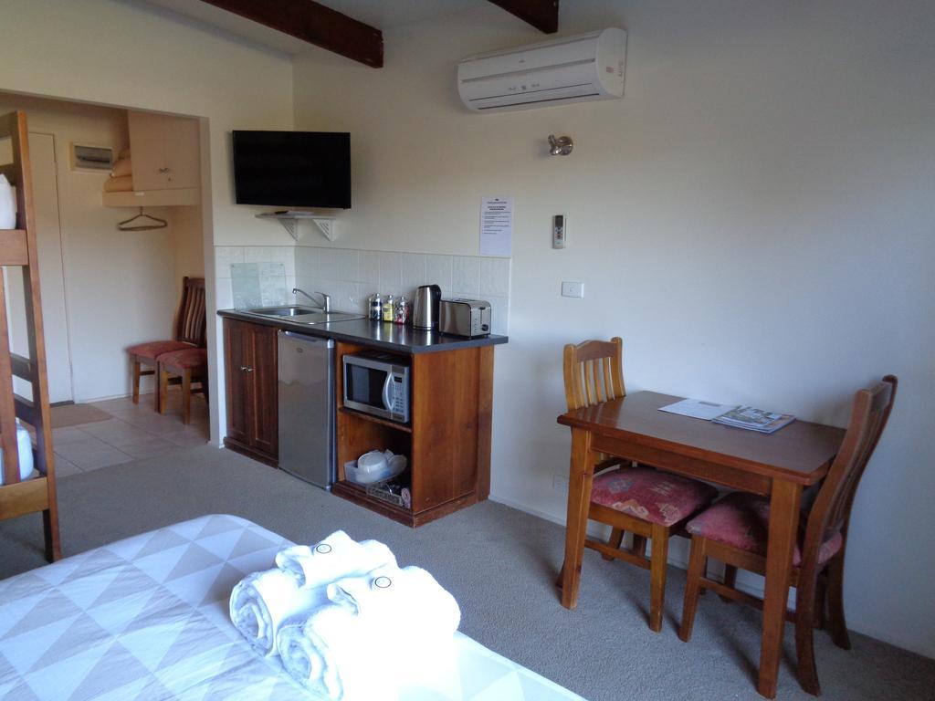 Off Mountain Accommodation Merrijig Extérieur photo
