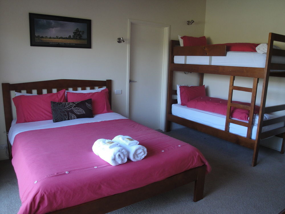 Off Mountain Accommodation Merrijig Extérieur photo